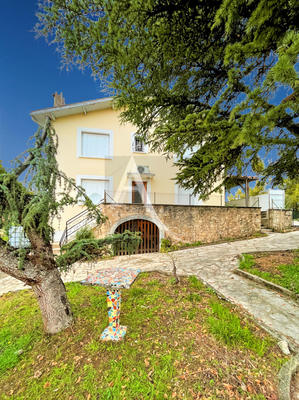 Maison - 200 m² - 9 pièces