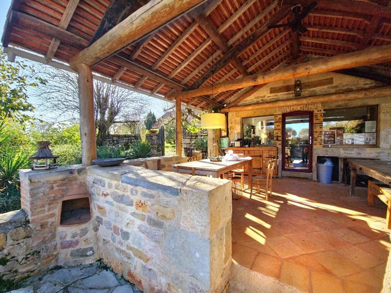 Propriété - 230 m² - 11 pièces