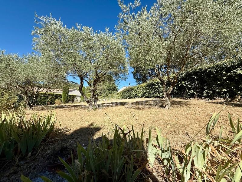 Terrain constructible - 740 m²