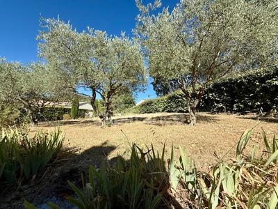 Terrain constructible - 740 m²