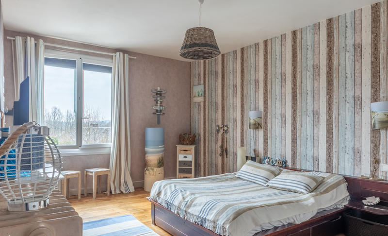 Maison - 243 m² - 7 pièces