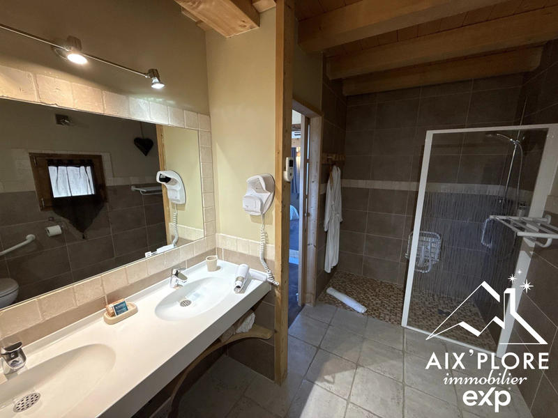 Châlet - 433 m² - 9 pièces