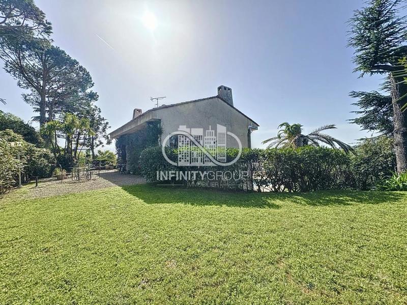 Villa - 247 m² - 7 pièces