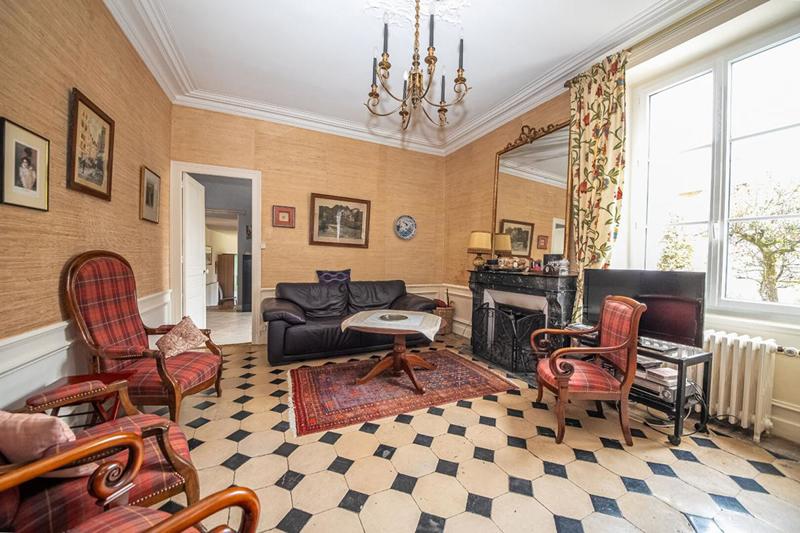 Maison - 250 m² - 9 pièces