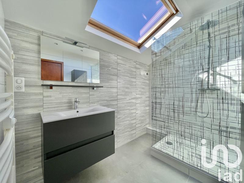 Maison - 225 m² - 8 pièces