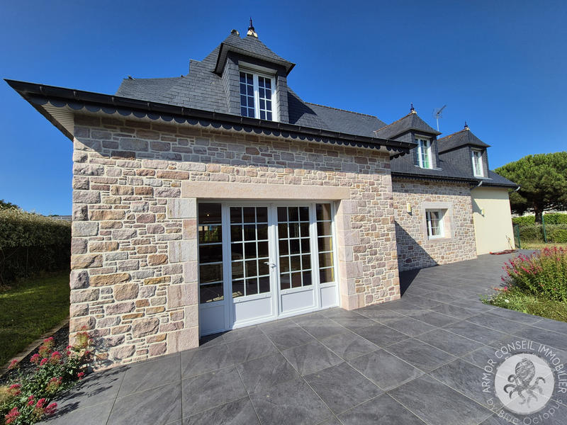 Maison - 235 m² - 6 pièces