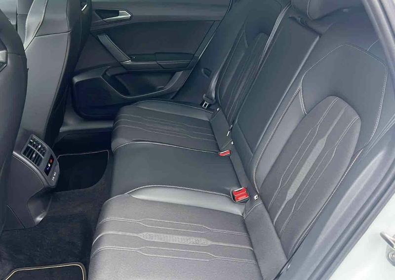 Cupra Formentor Vz 245 Hybride Rechargeable / Toit Ouvrant Attache Remorque Camera de Recul Coffre Elec Volant Super Sport Jantes 19