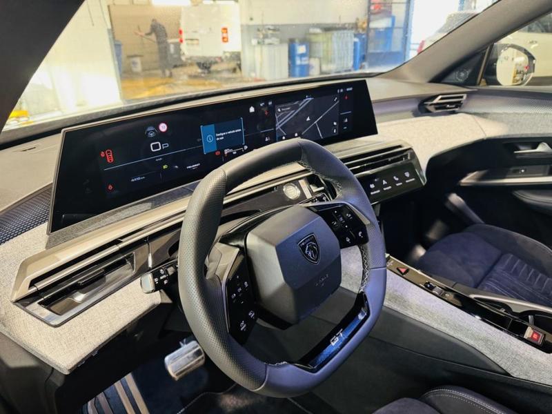 5008 (3) 1.2 Hybrid 145 E-Dcs6 Gt Alcantara &amp; 360