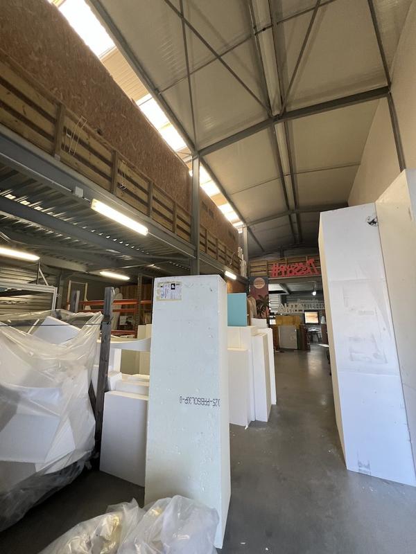 Local d'activités - 563 m² - 13 pièces