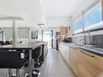 Maison - 151 m² - 6 pièces