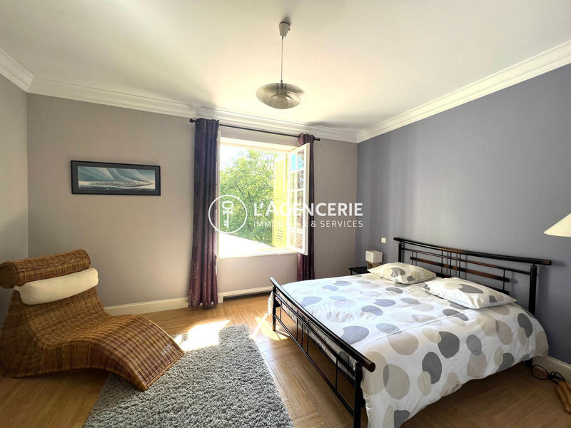 Maison - 411 m² - 10 pièces