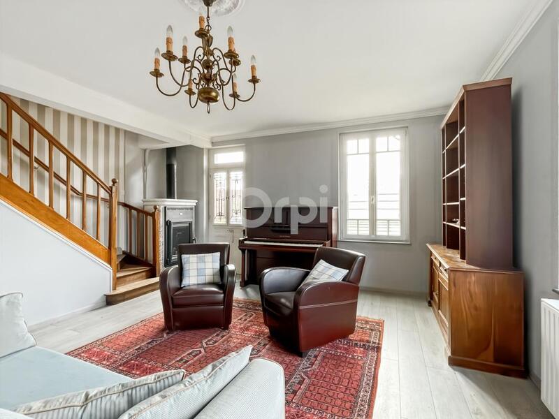 Maison - 268 m² - 10 pièces
