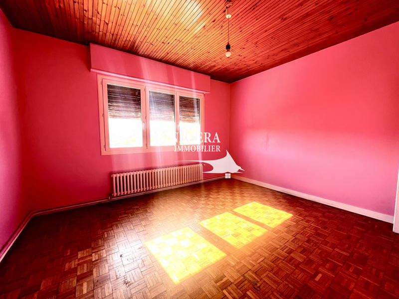 Maison - 190 m² - 9 pièces