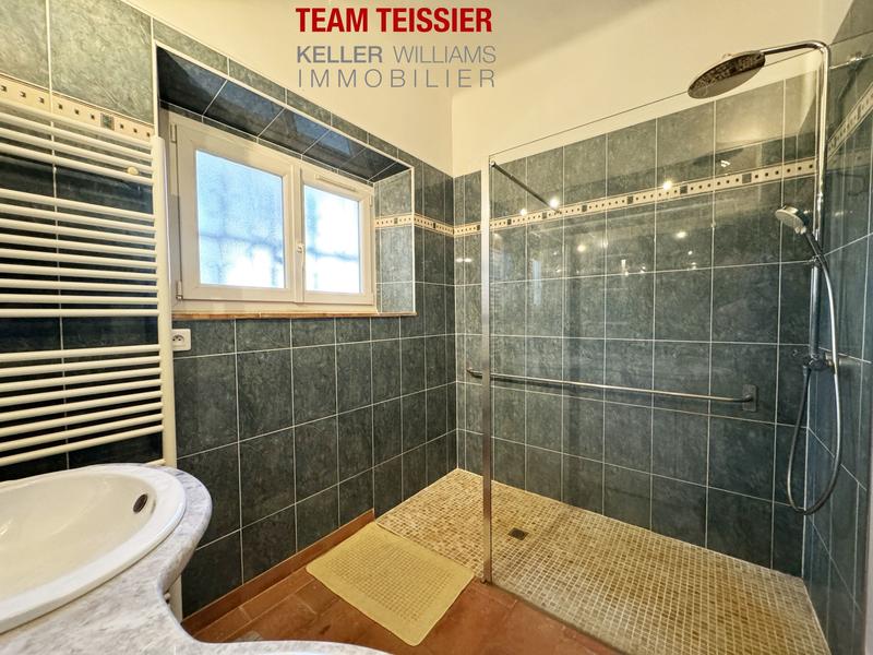 Maison - 205 m² - 11 pièces