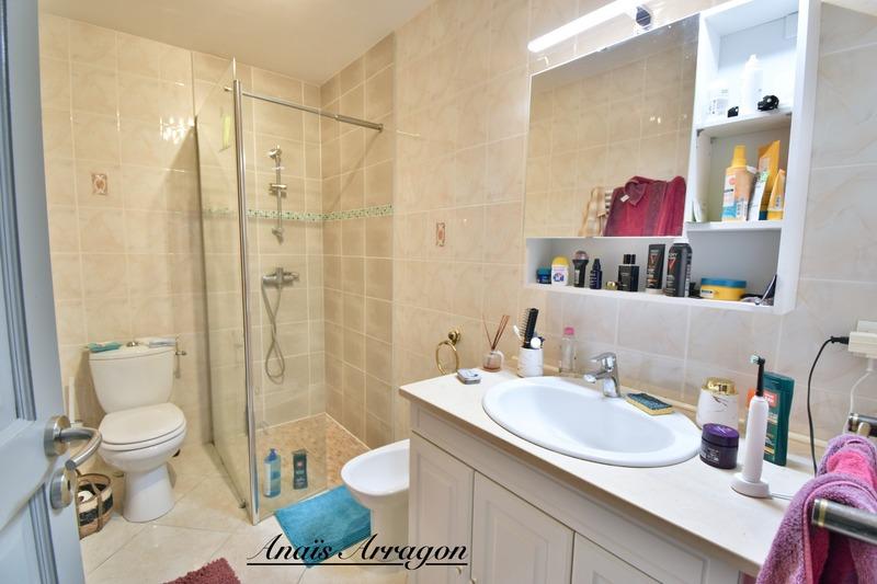 Maison - 232 m² - 8 pièces