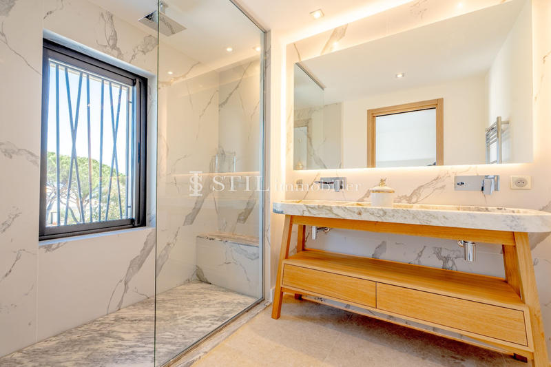 Villa - 370 m² - 6 pièces