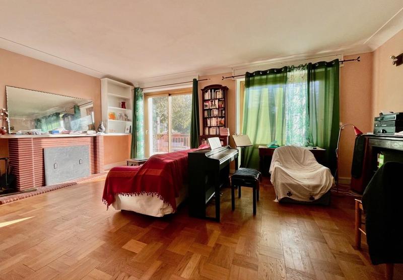 Maison - 240 m² - 9 pièces