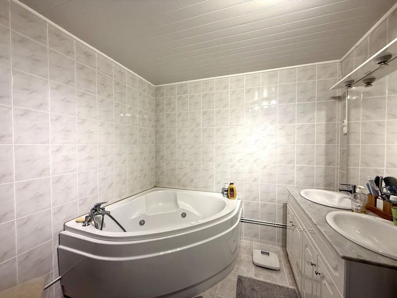 Maison - 163 m² - 7 pièces