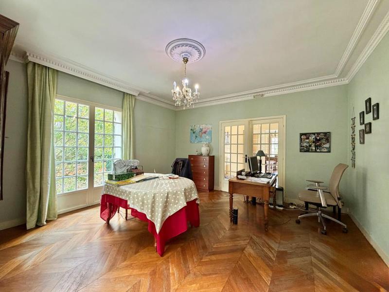 Maison - 235 m² - 6 pièces