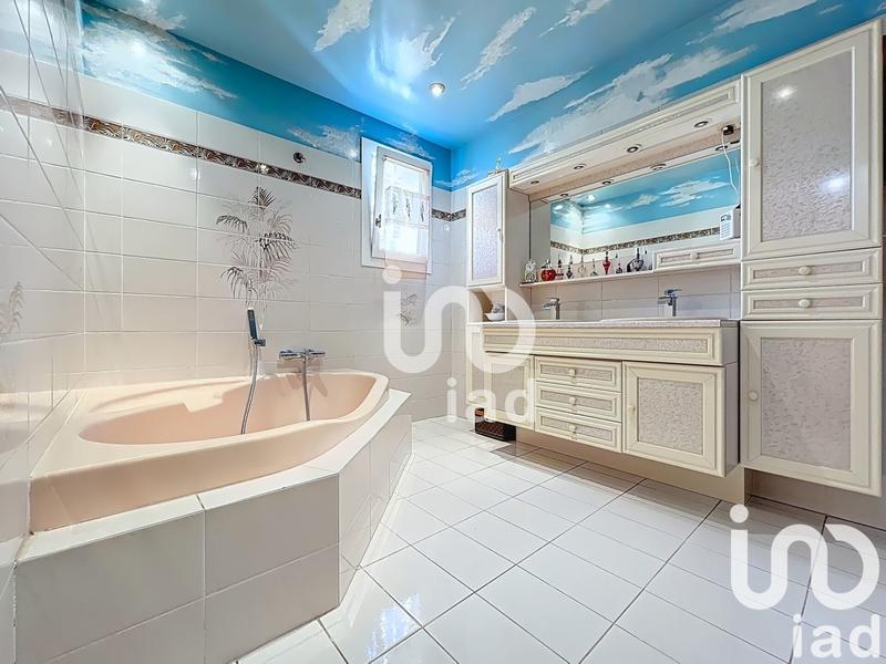 Maison - 182 m² - 7 pièces