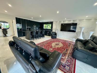 Maison - 140 m² - 6 pièces