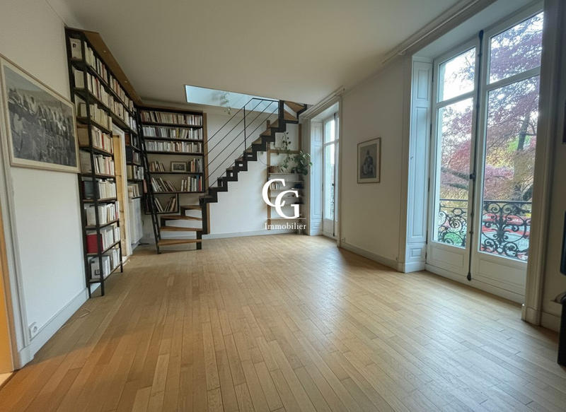 Duplex - 162 m² - 8 pièces