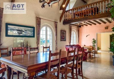 Propriété - 230 m² - 8 pièces