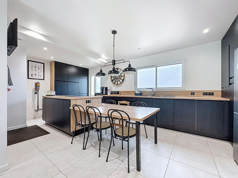 Maison - 420 m² - 7 pièces