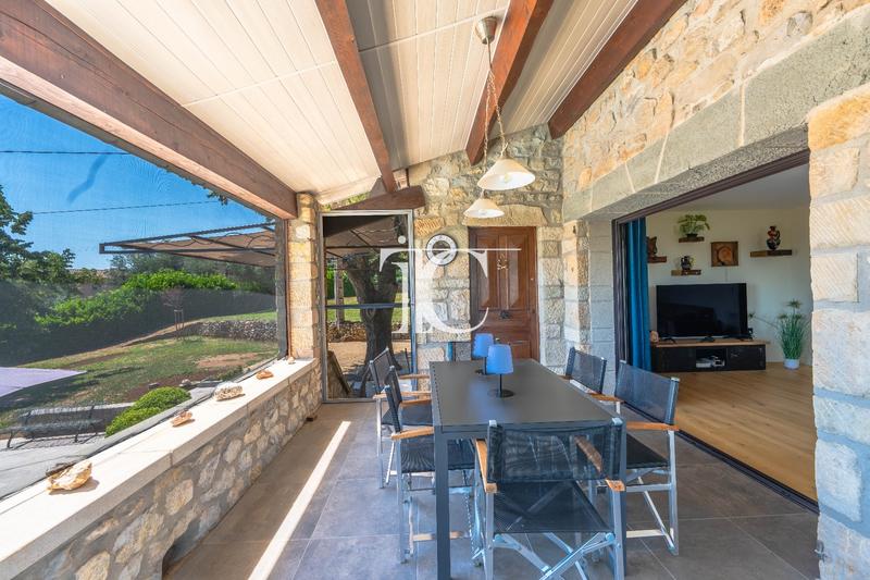 Maison - 166 m² - 7 pièces