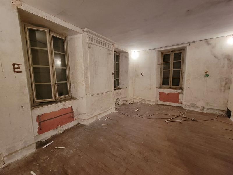Maison ancienne - 600 m² - 12 pièces