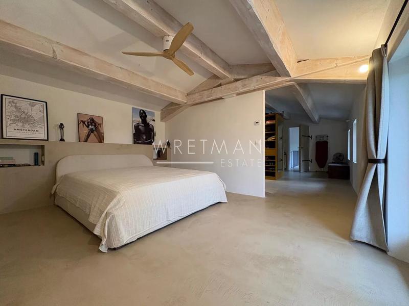 Maison - 240 m² - 8 pièces