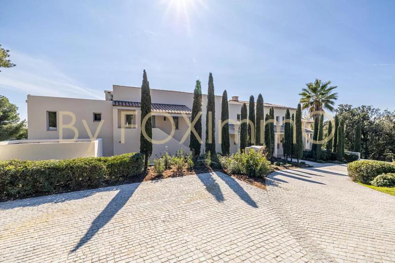 Villa - 555 m² - 16 pièces