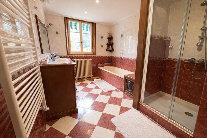 Maison - 260 m² - 9 pièces