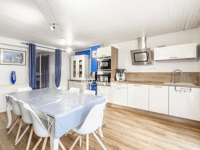 Maison - 236 m² - 7 pièces