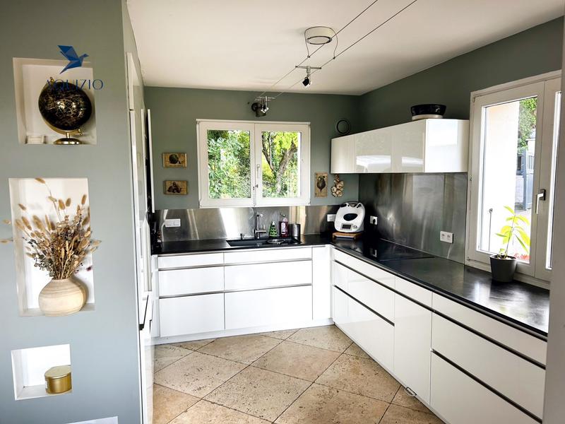 Villa - 261 m² - 8 pièces