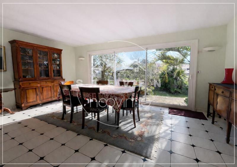 Maison - 177 m² - 8 pièces