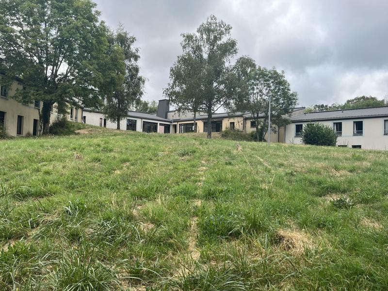 Maison - 1 500 m² - 40 pièces