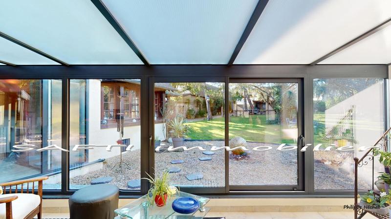 Maison - 235 m² - 10 pièces