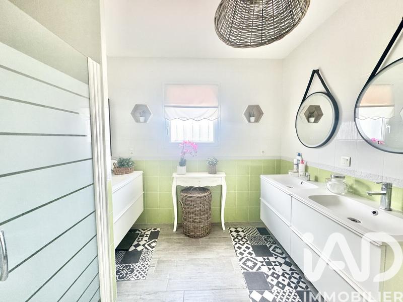 Maison - 241 m² - 8 pièces