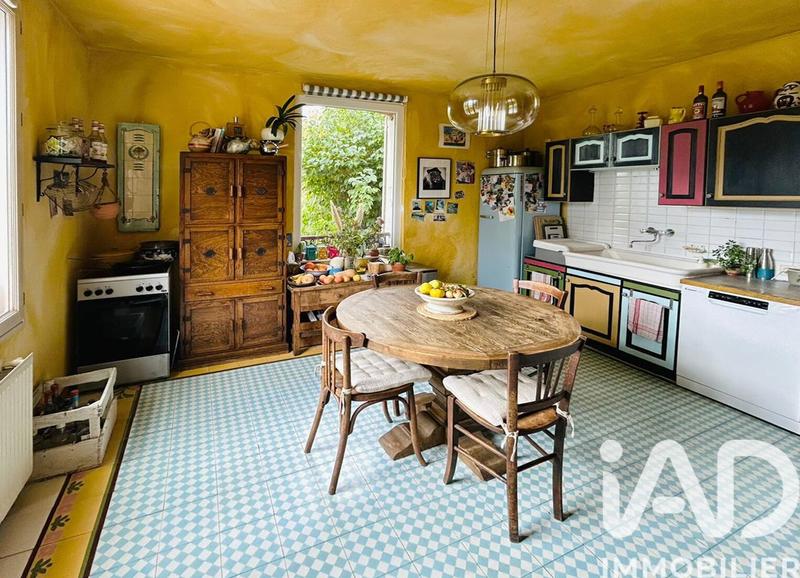 Maison - 230 m² - 8 pièces