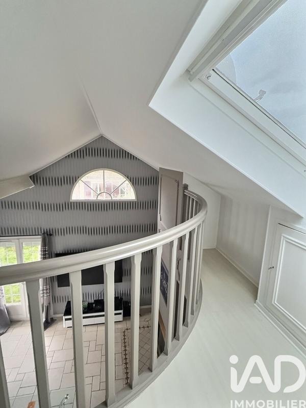 Maison - 213 m² - 8 pièces