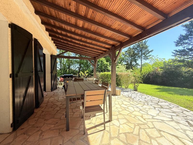 Maison - 220 m² - 8 pièces