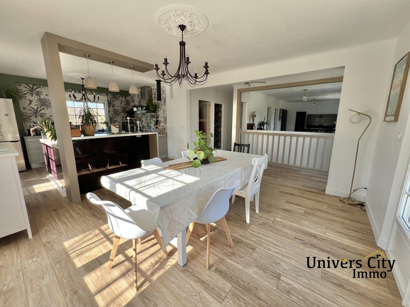 Maison - 181 m² - 8 pièces