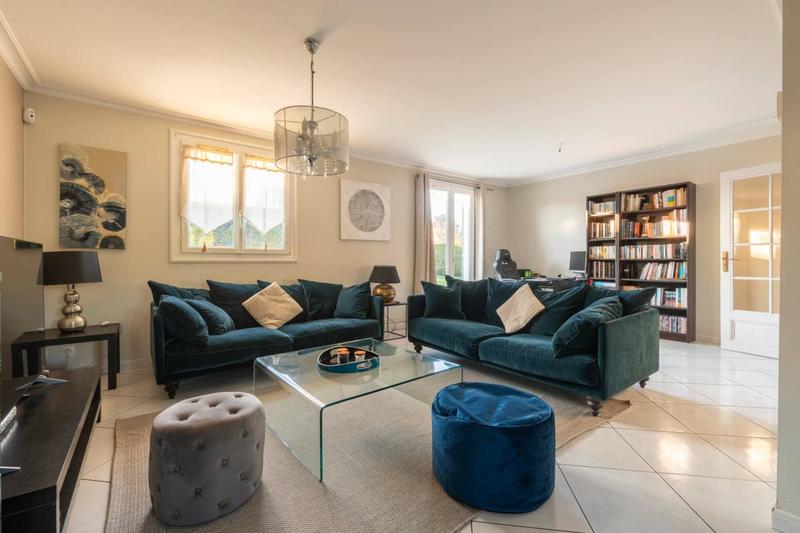 Maison - 202 m² - 8 pièces