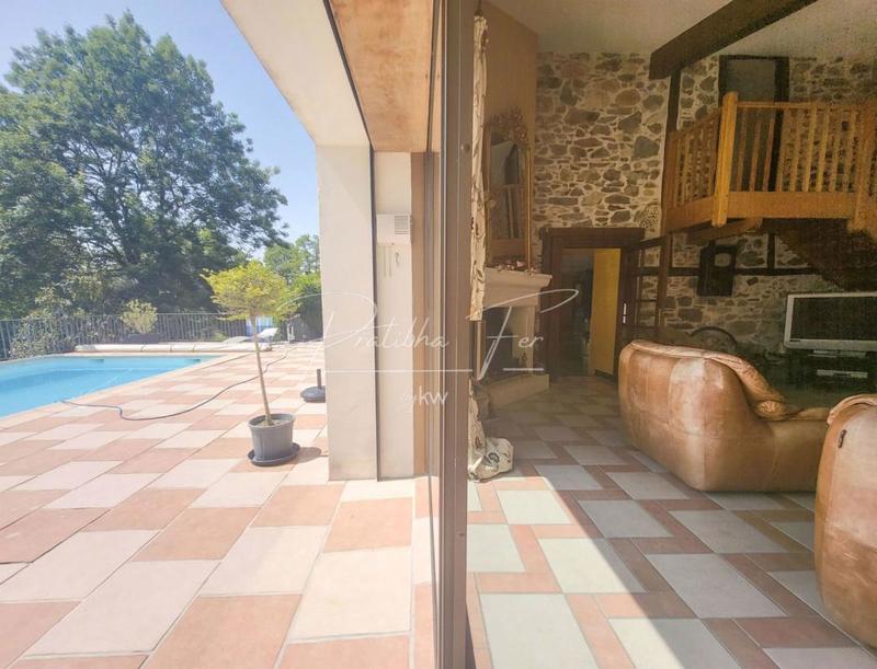 Maison - 251 m² - 8 pièces