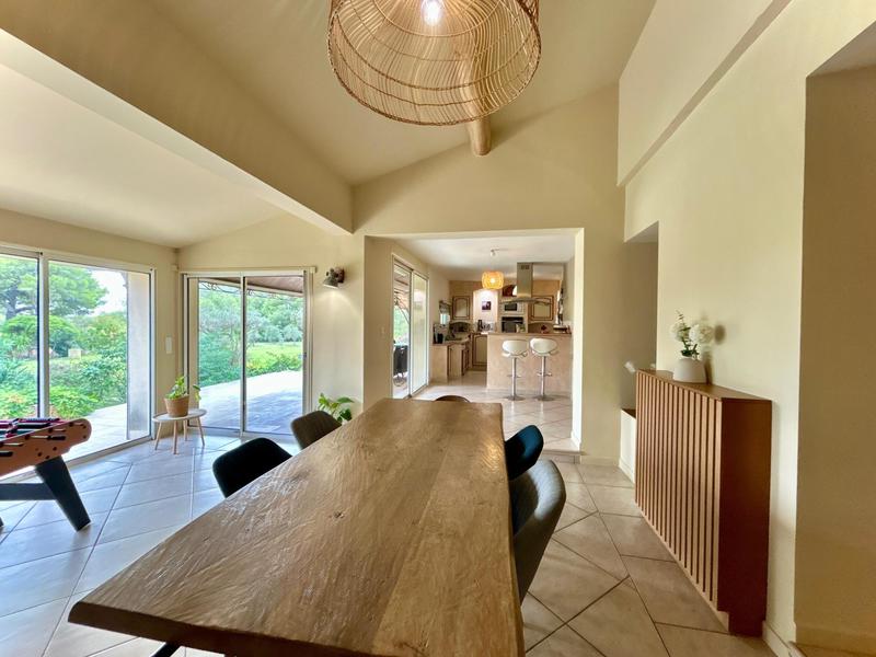 Villa - 262 m² - 6 pièces