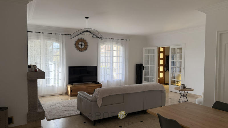 Maison traditionnelle - 220 m² - 7 pièces