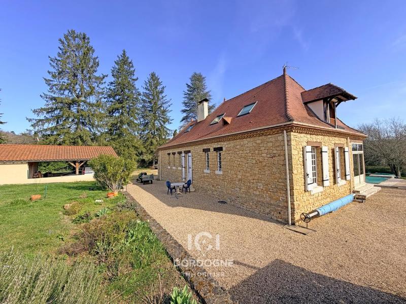 Propriété - 145 m² - 5 pièces