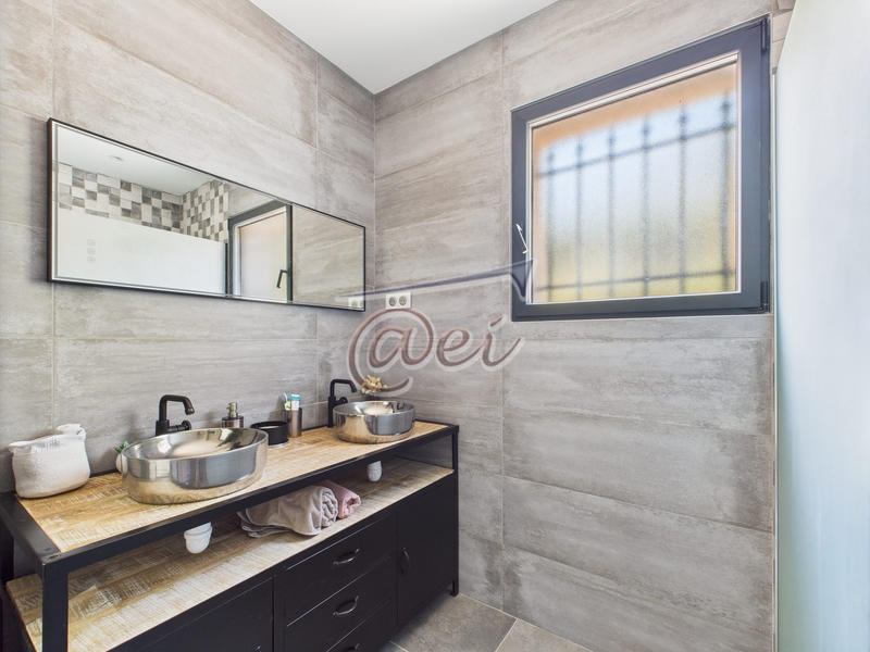 Villa - 224 m² - 6 pièces