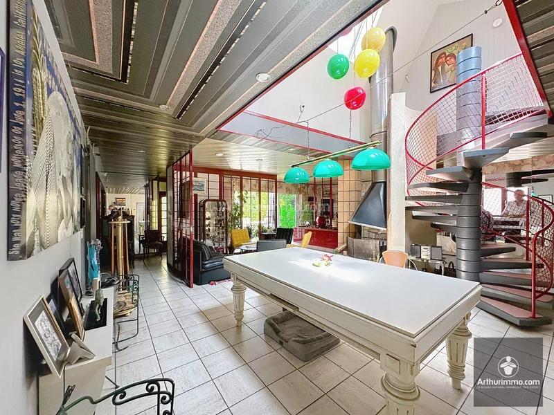 Maison - 308 m² - 8 pièces